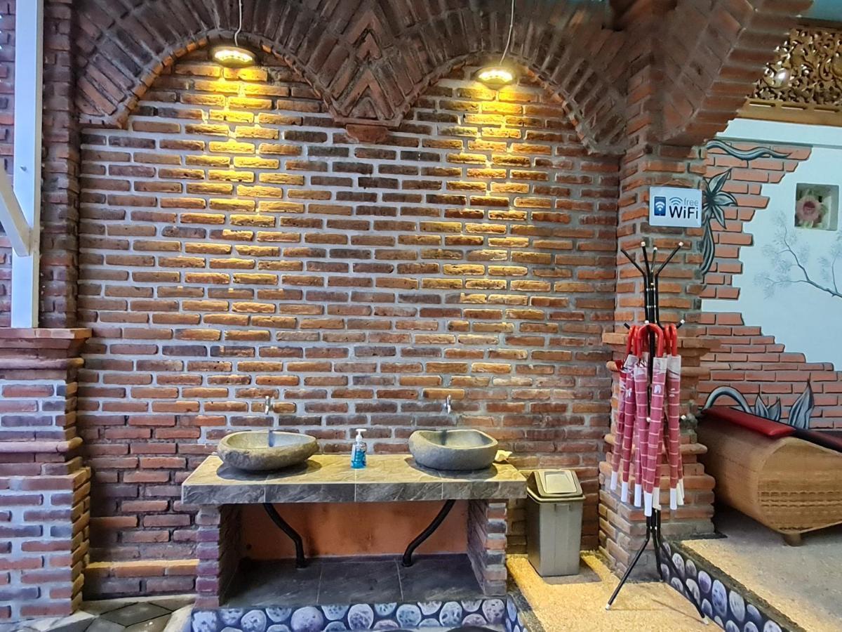 Bottelmania Hotel Lovina Екстериор снимка