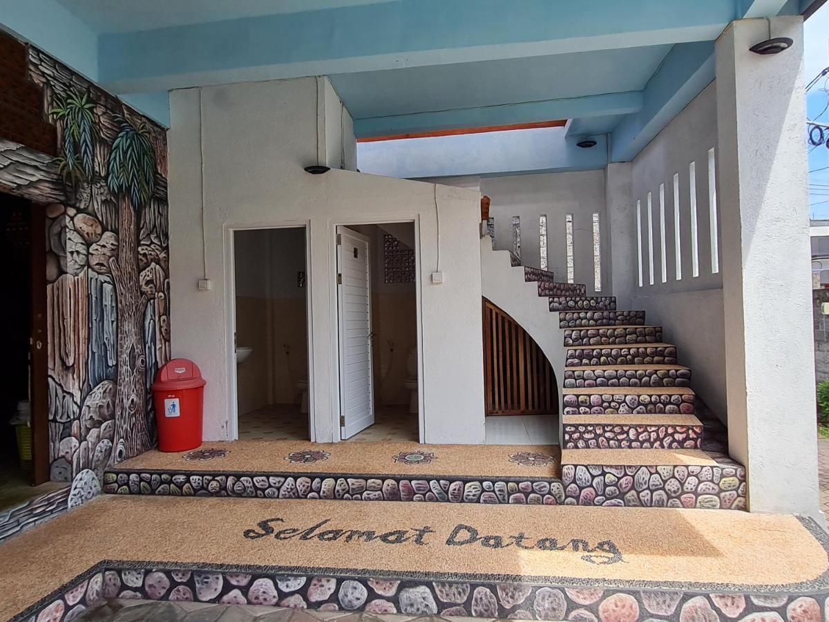 Bottelmania Hotel Lovina Екстериор снимка