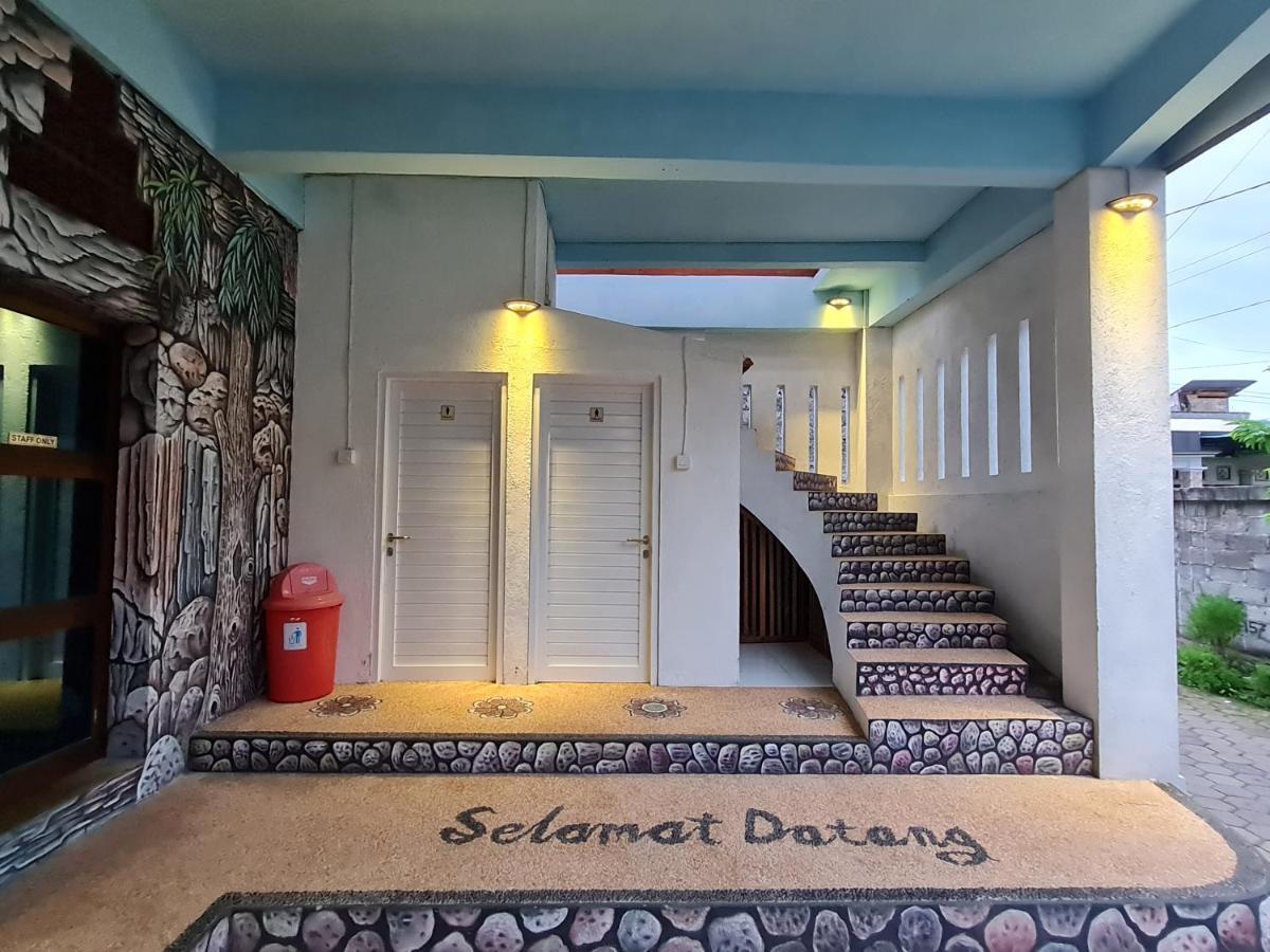 Bottelmania Hotel Lovina Екстериор снимка