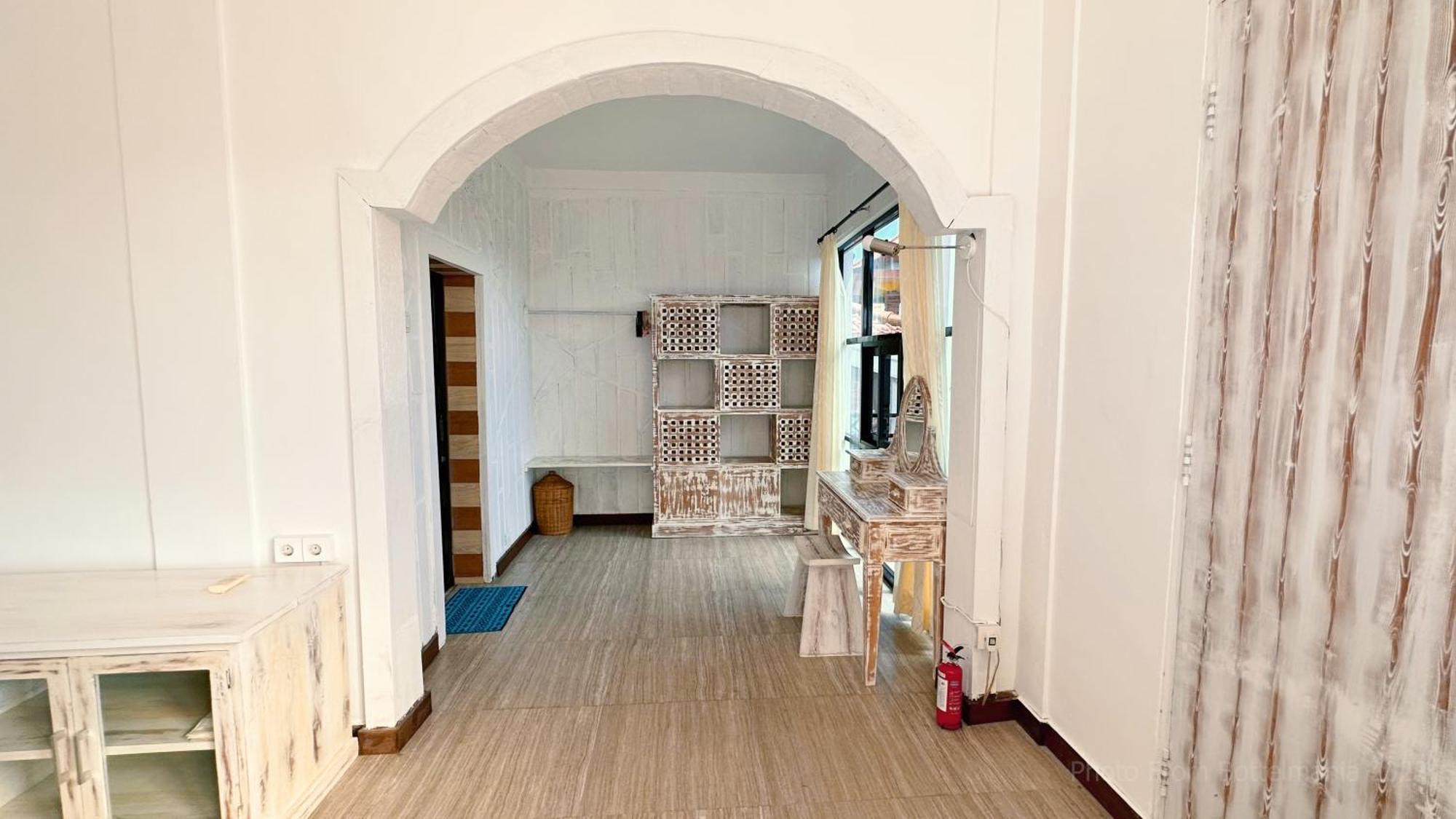 Bottelmania Hotel Lovina Екстериор снимка