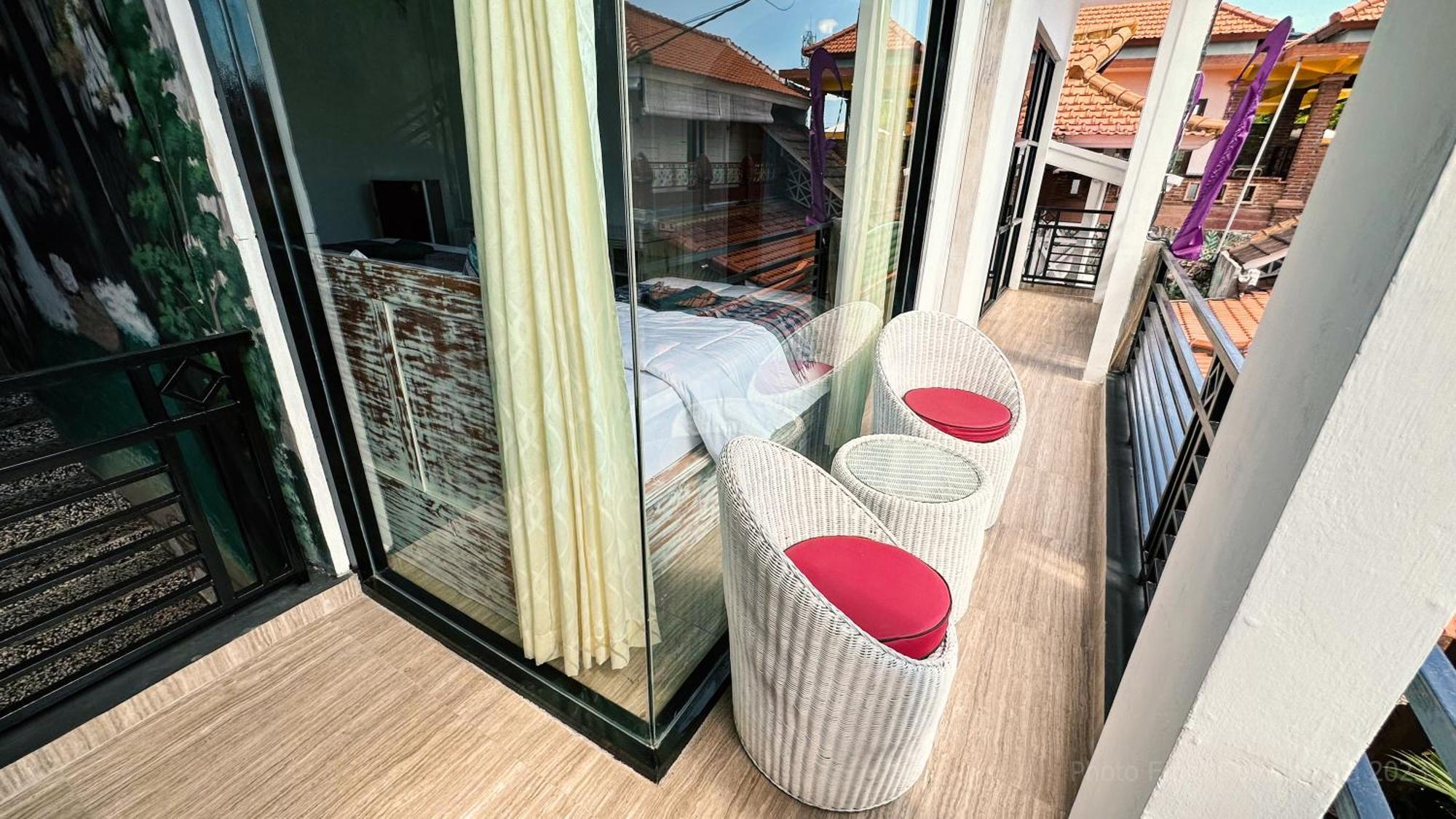 Bottelmania Hotel Lovina Екстериор снимка