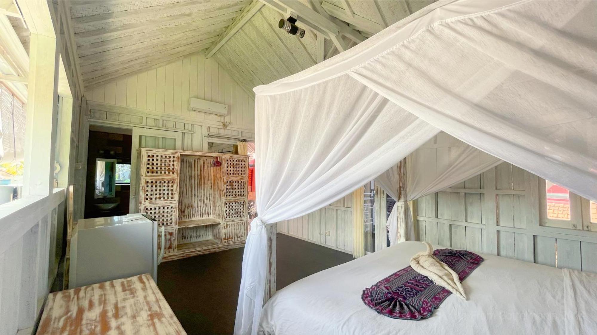 Bottelmania Hotel Lovina Екстериор снимка