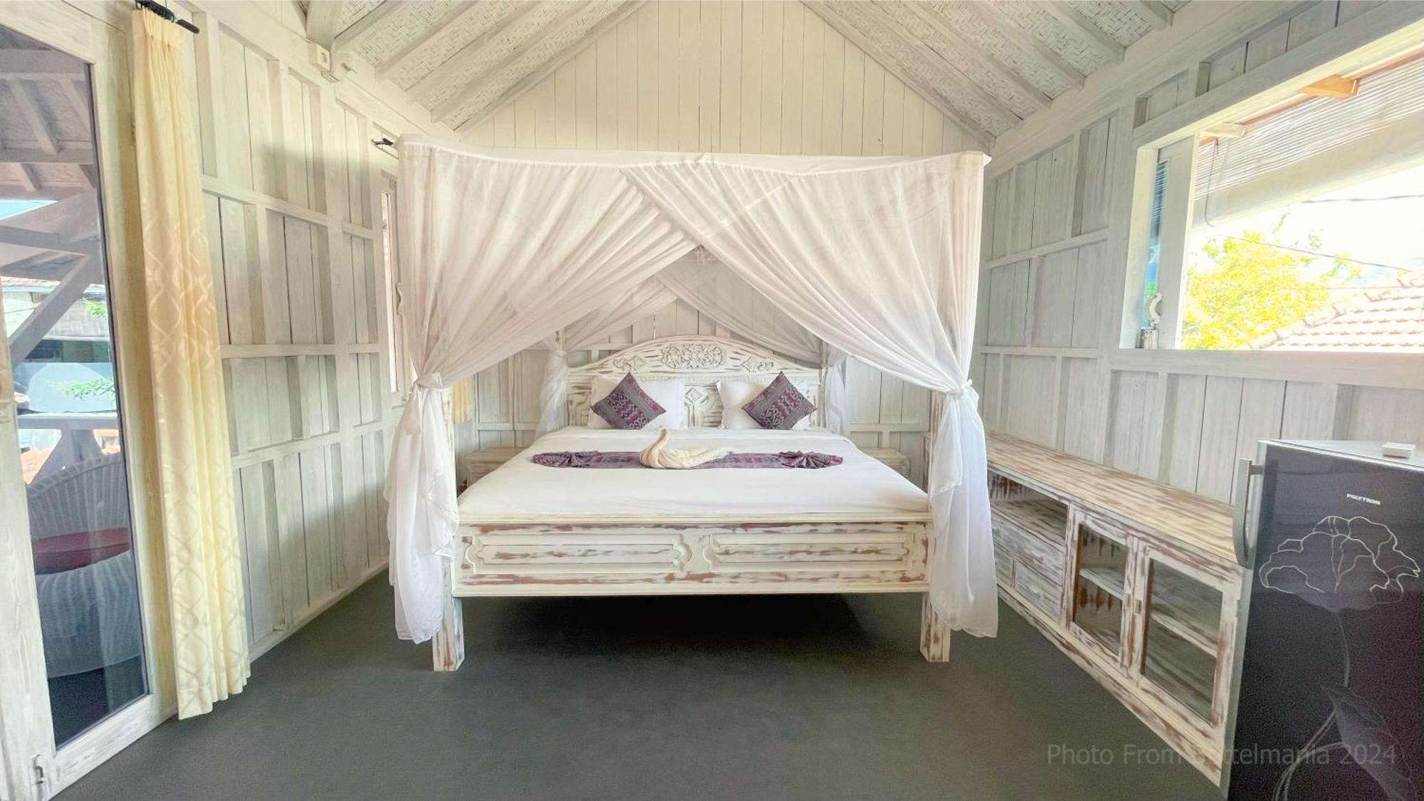 Bottelmania Hotel Lovina Екстериор снимка